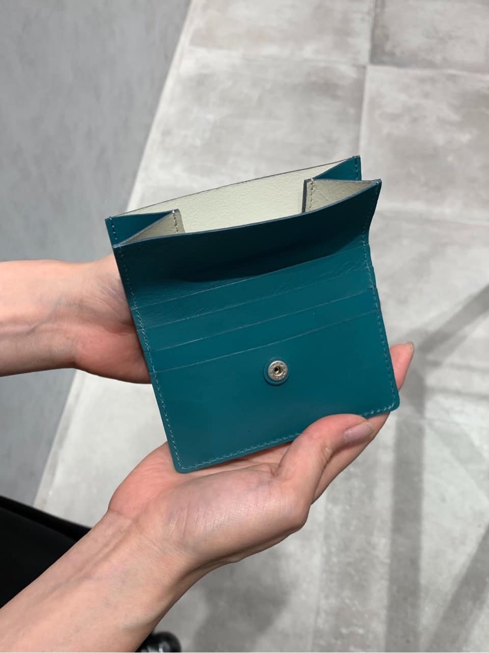 Kさんの「HIROKO HAYASHI｜PIATTI（ピアッティ）ミニ財布スリム」を使ったコーディネート