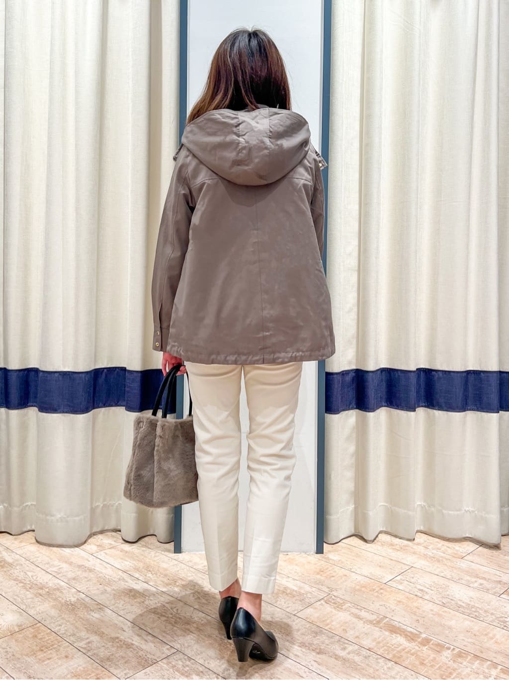 SAYAKAさんの「grove｜【ふわっと心地よい足入れ】やわここち(R)Vカットパンプス」を使ったコーディネート