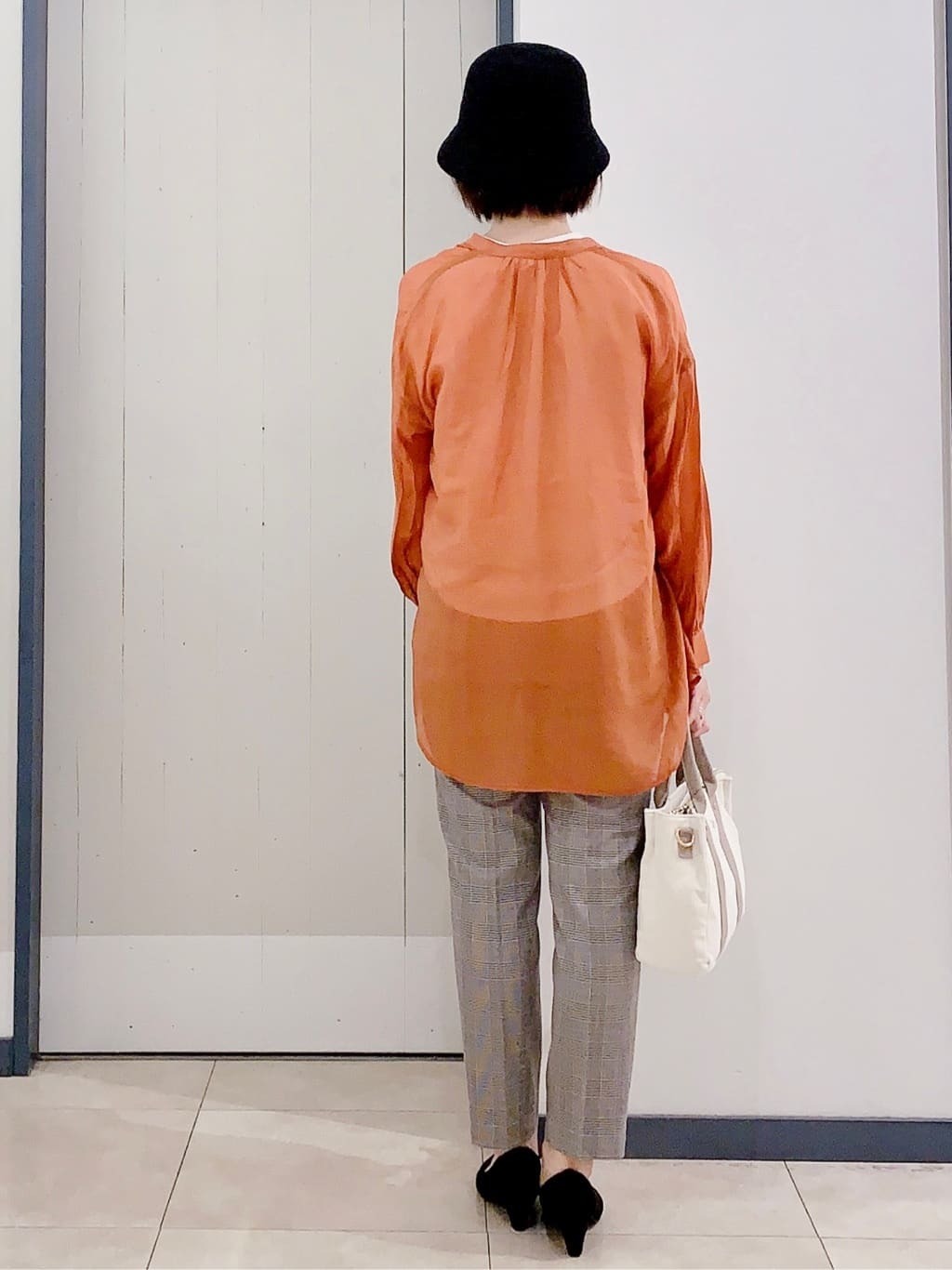 まぁさんさんの「grove｜【ふわっと心地よい足入れ】やわここち(R)Vカットパンプス」を使ったコーディネート