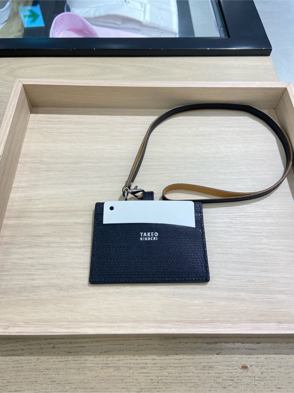 わいずみさんの「TAKEO KIKUCHI｜【ソフト＆ナチュラル】ミニメッシュ レザー IDカードホルダー」を使ったコーディネート
