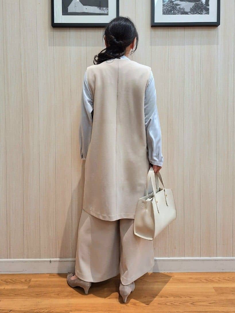 Saoさんの「SHOO･LA･RUE｜【通勤/デイリー/セットアップ可】マルチに使える カットジョーゼット ワイドパンツ」を使ったコーディネート