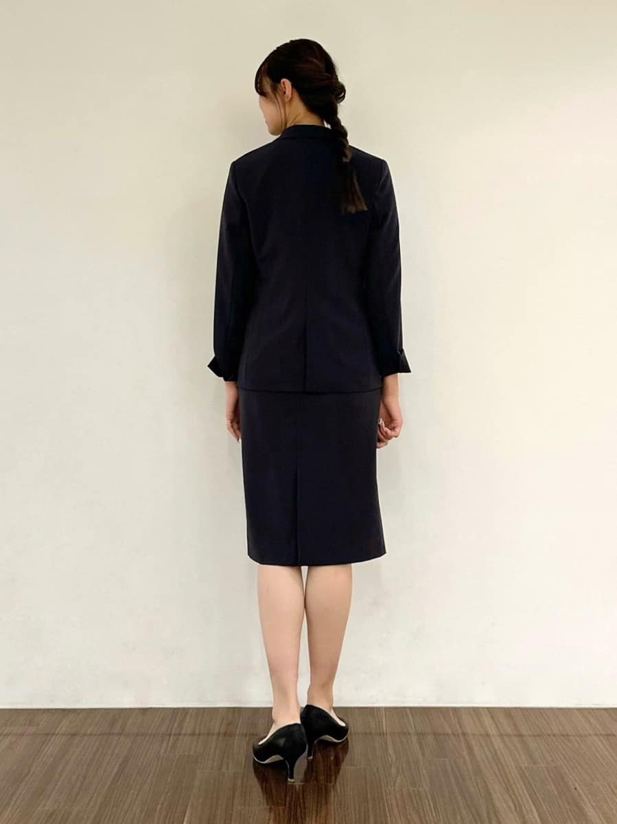 yazuさんの「INDIVI｜【洗える/UVケア/エコ/日本製】ストレッチ ストレートスカート」を使ったコーディネート