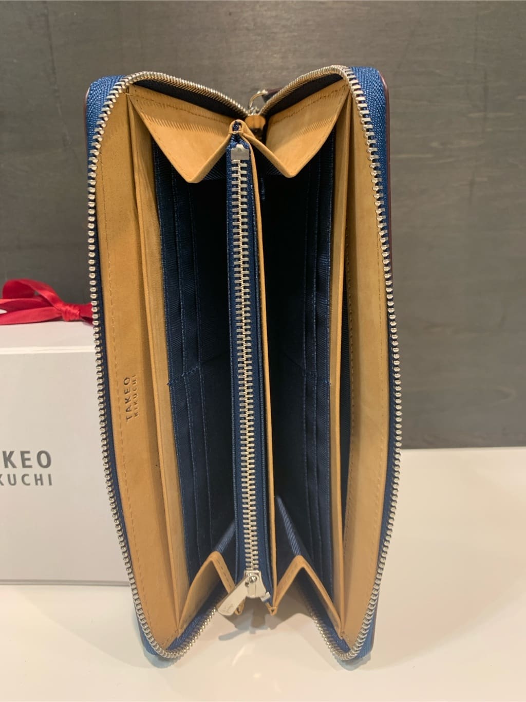 木村剛さんの「TAKEO KIKUCHI｜【ソフト＆ナチュラル】ミニメッシュ レザー 2つ折り財布」を使ったコーディネート