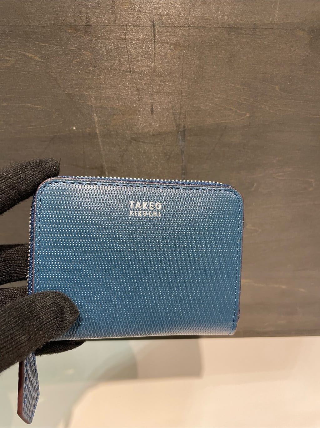 すずきさんの「TAKEO KIKUCHI｜【ソフト＆ナチュラル】ミニメッシュ レザー コインケース」を使ったコーディネート