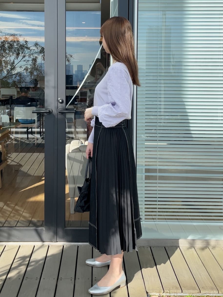 NATSUMIさんの「grove｜【高身長さん向け＋6cm】デニムサイドプリーツスカート」を使ったコーディネート