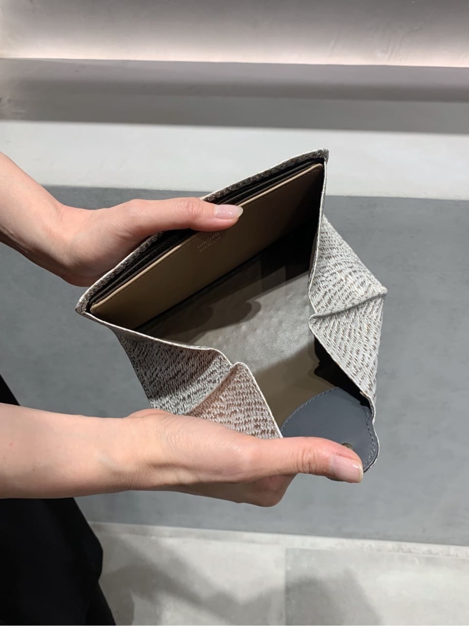 Kさんの「HIROKO HAYASHI｜DAMASCO（ダマスコ）長財布ミニ」を使ったコーディネート