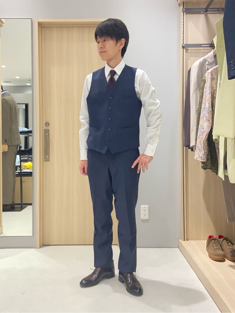 わいずみさんの「TAKEO KIKUCHI｜【Three by Three】シャイニーシャークピンヘッド スーツ/3ピース対応可」を使ったコーディネート