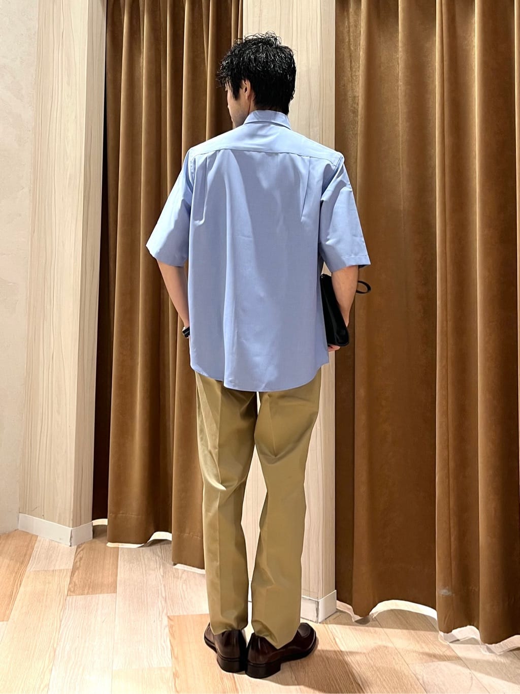 URAさんの「TAKEO KIKUCHI｜【オフィスカジュアル対応】ドレス チノパンツ」を使ったコーディネート