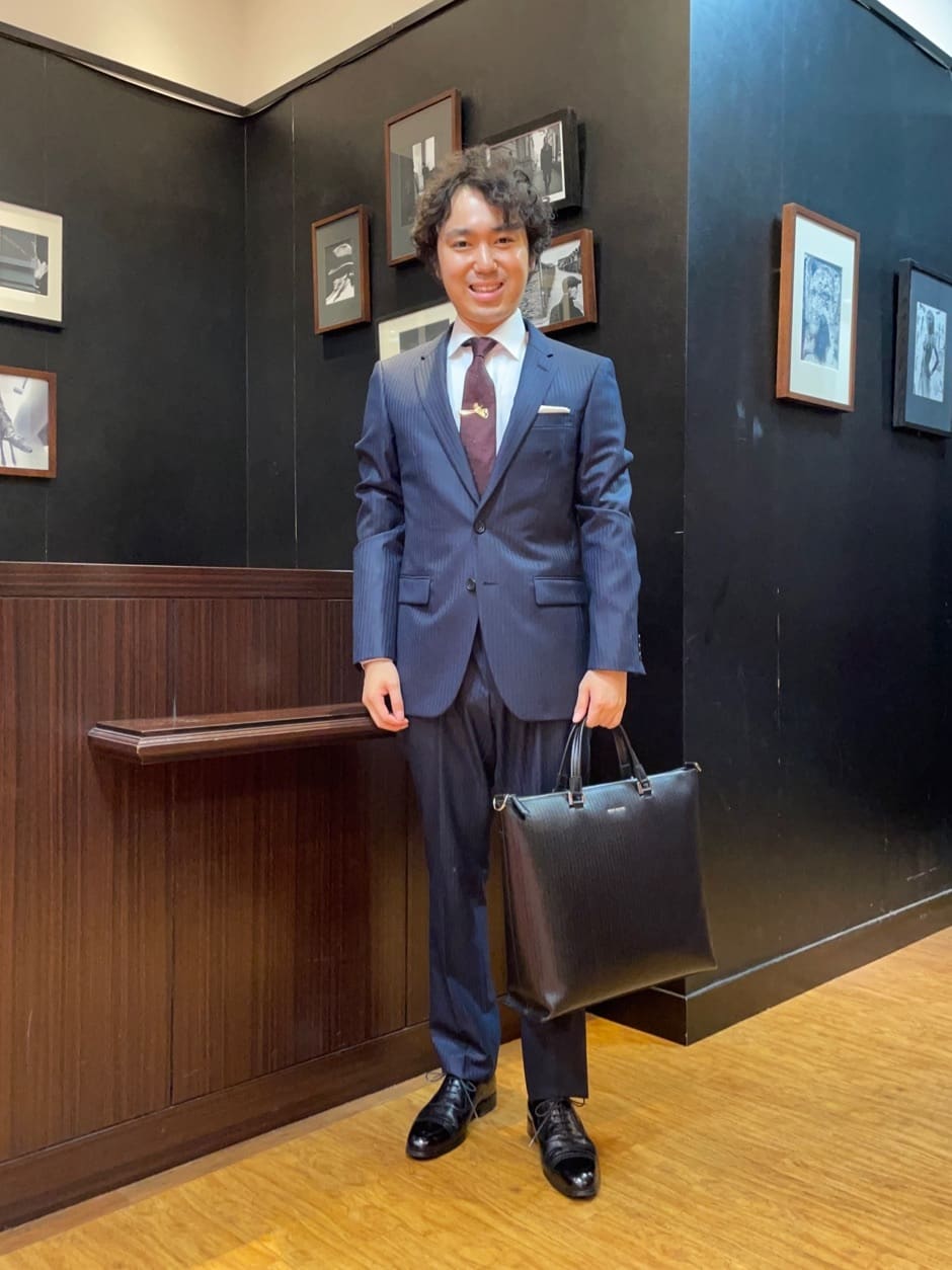KEIさんの「TAKEO KIKUCHI｜【ナローモデル】シャイニー ヘリンボン ストライプ スーツ/3ピース対応可」を使ったコーディネート