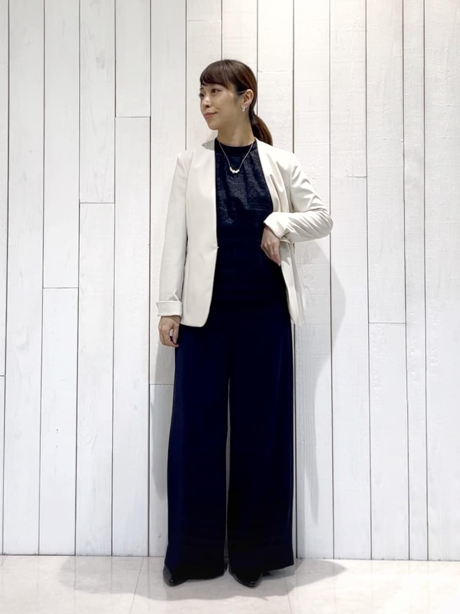 𝑹𝑶𝑴𝑰さんの「INDIVI｜【定番スーツ/洗える/UVケア】ストレッチノーカラージャケット」を使ったコーディネート
