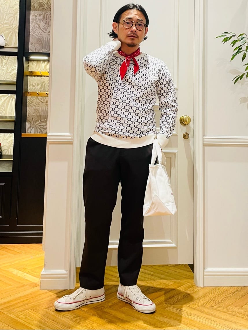 鶴田大士さんの「DRESSTERIOR｜シルケットコットン　ドットハンカチーフ」を使ったコーディネート