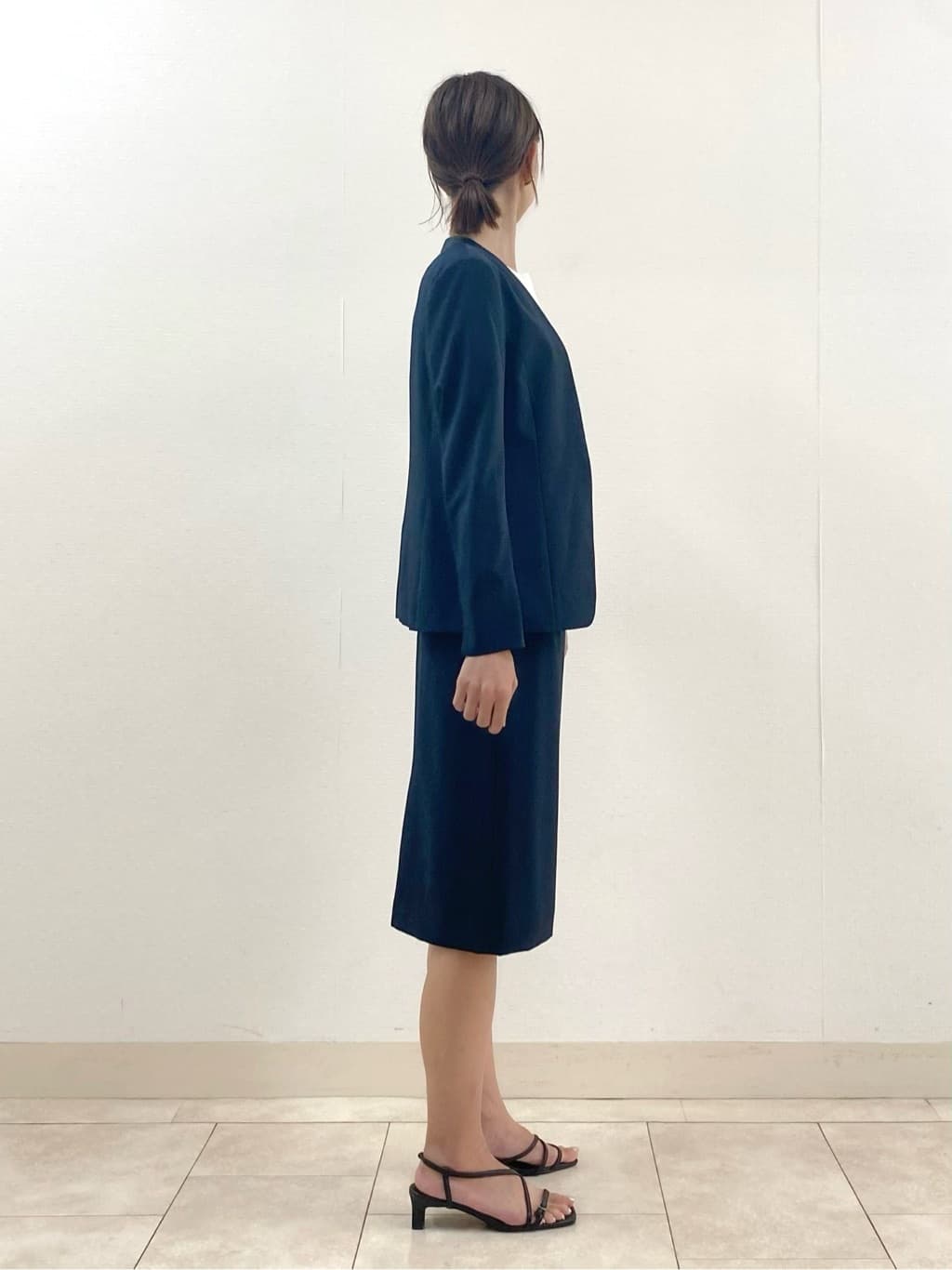shioriさんの「INDIVI｜【洗える/UVケア/エコ/日本製】ストレッチ ストレートスカート」を使ったコーディネート