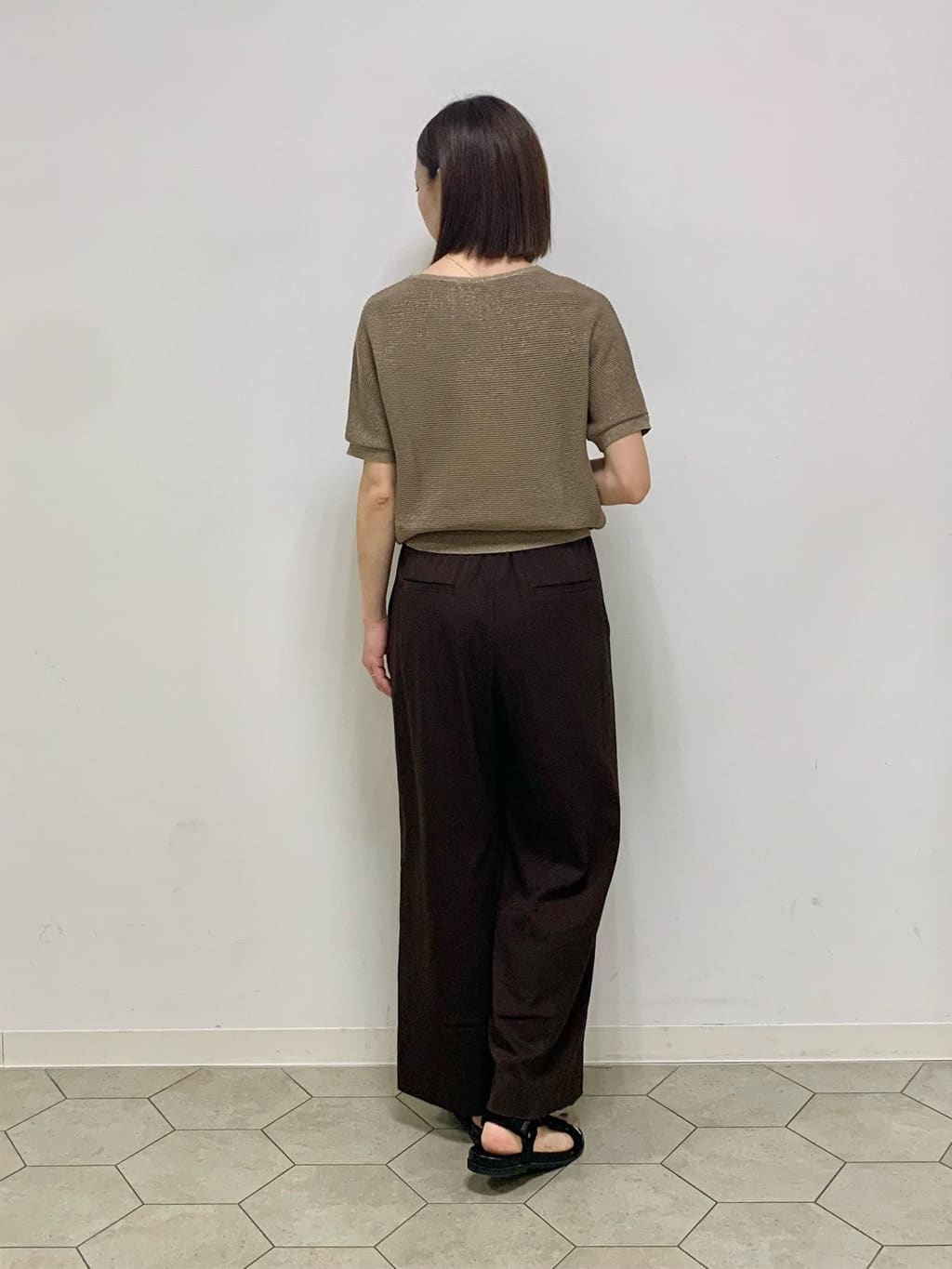yurinaさんの「INDIVI｜【褒められパンツ／洗える／ウエストゴム】ワイドタックパンツ」を使ったコーディネート