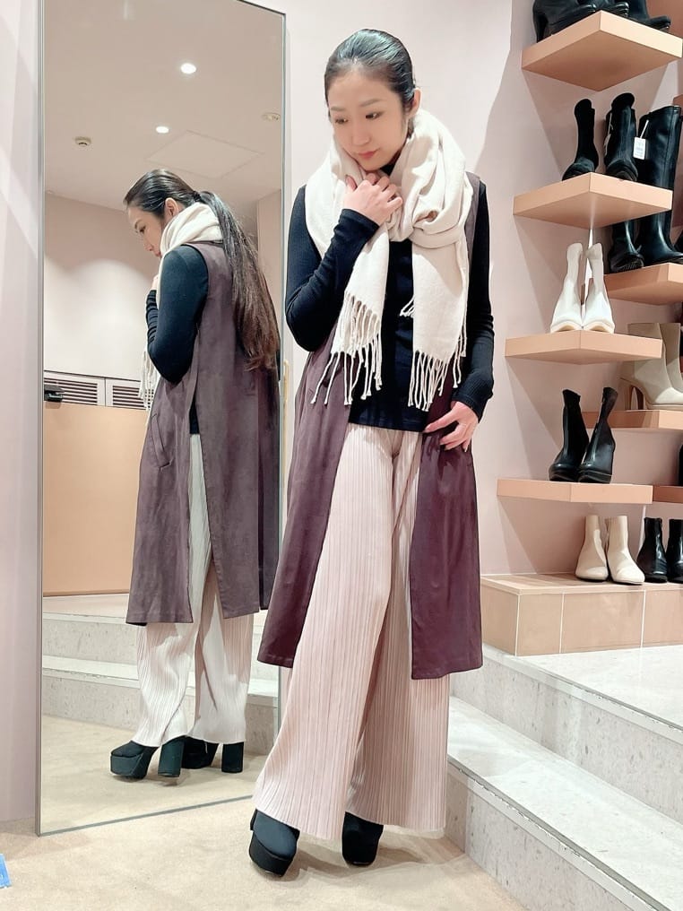 kaoriさんの「ESPERANZA｜洗えるシンプルカラーストール 累計販売約5000枚【防寒／マフラー／無地／ギフト】」を使ったコーディネート