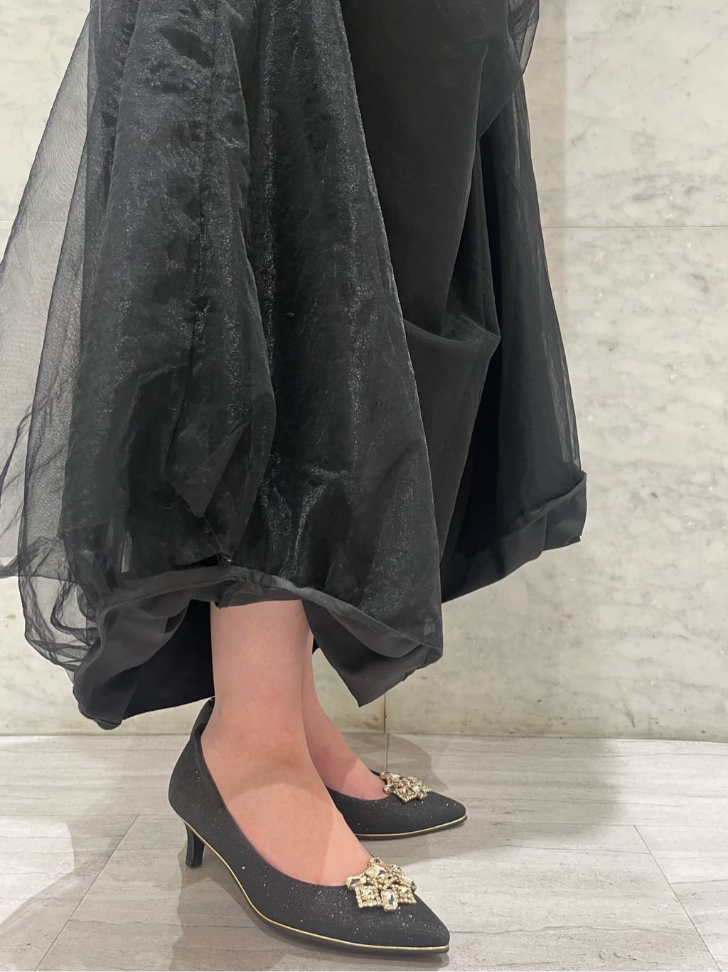 RISAさんの「ESPERANZA｜履きやすいパンプスヒール約5.5cm/グリッター」を使ったコーディネート