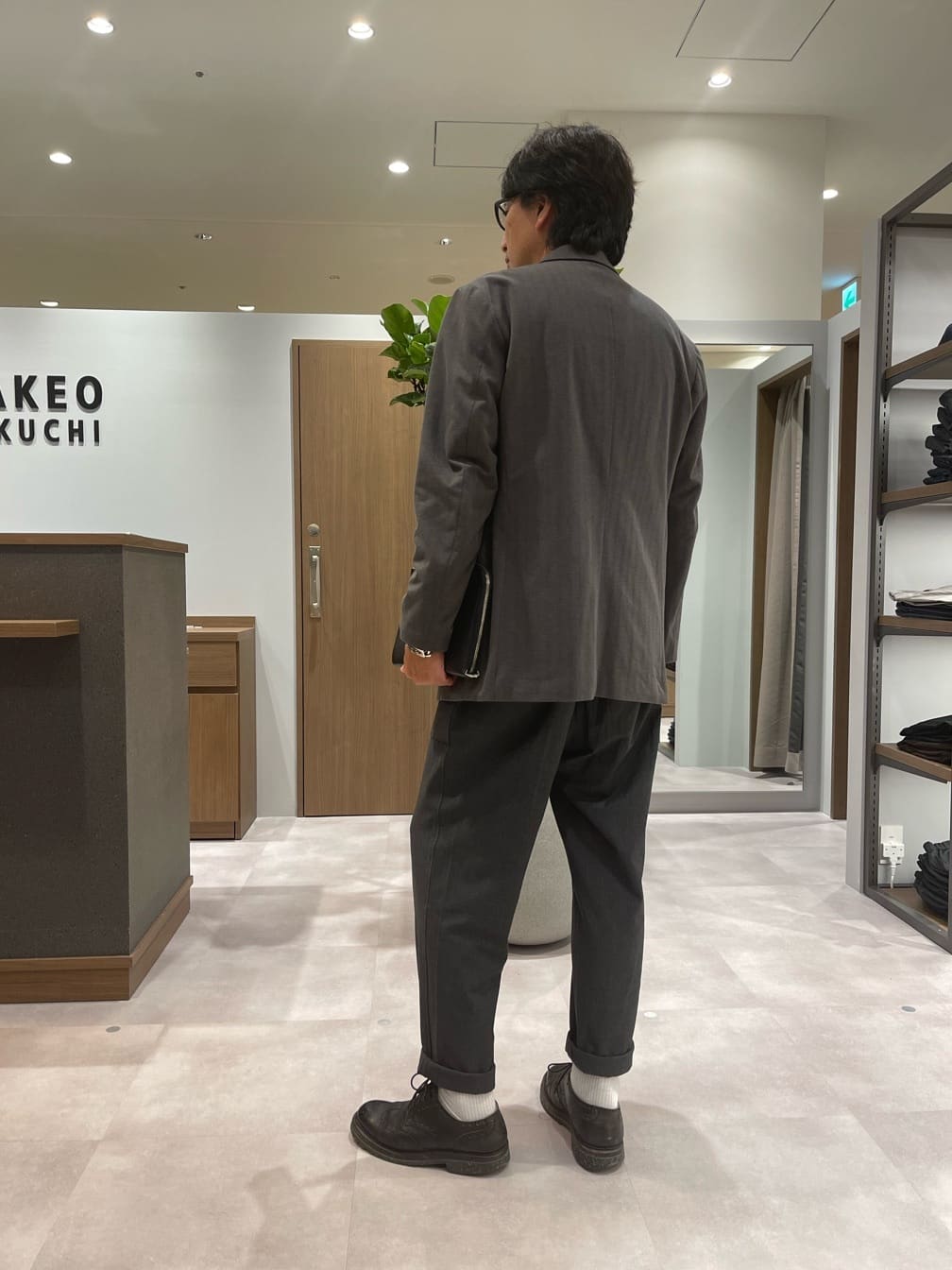 oharaさんの「TAKEO KIKUCHI｜【ベーシック】レザー クラッチバッグ」を使ったコーディネート