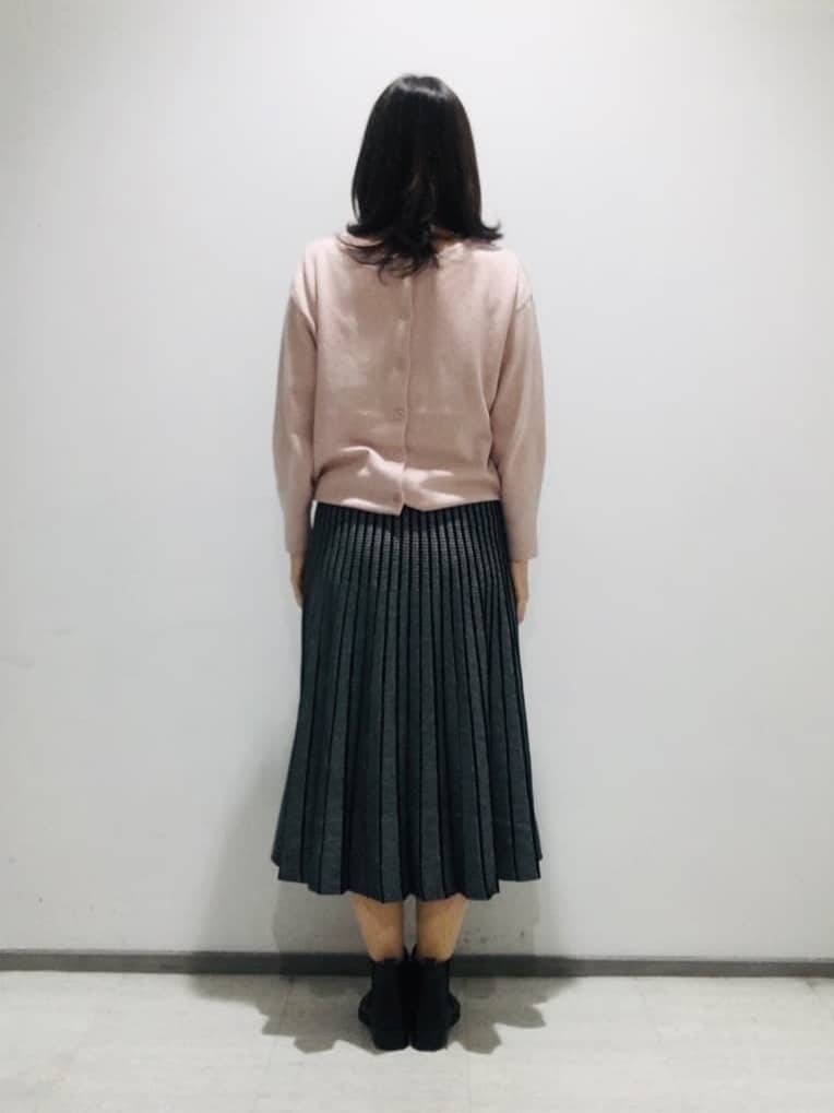 fujiさんの「INDIVI｜【2WAY／前後着用可能】ラメ入りトレンドニット」を使ったコーディネート