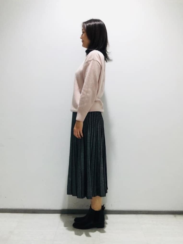 fujiさんの「INDIVI｜【2WAY／前後着用可能】ラメ入りトレンドニット」を使ったコーディネート