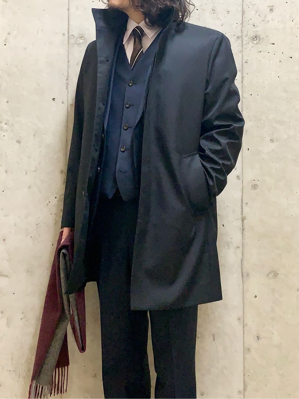木村剛さんの「TAKEO KIKUCHI｜【Three by Three】シャイニーシャークピンヘッド スーツ/3ピース対応可」を使ったコーディネート
