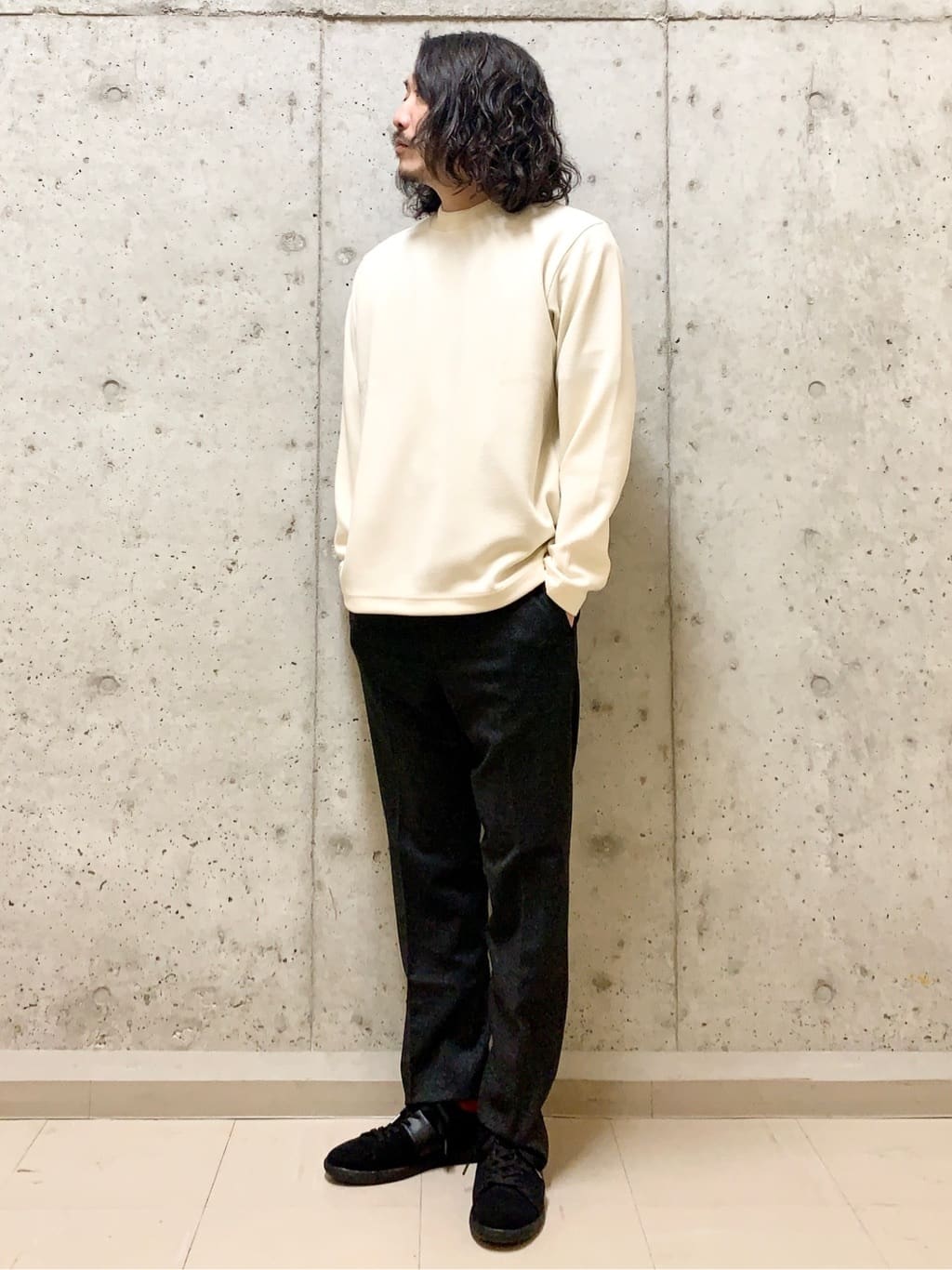 木村剛さんの「TAKEO KIKUCHI｜【Sサイズ～】メランジ ストレッチ ジャージー スラックス」を使ったコーディネート