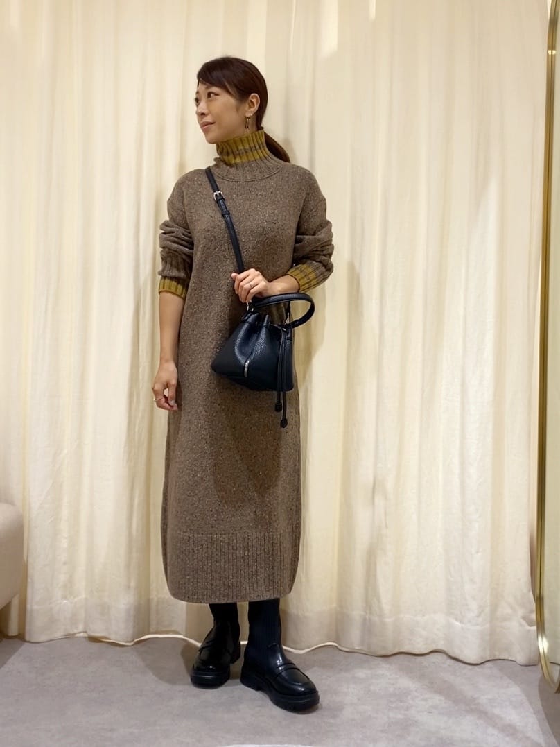 𝑹𝑶𝑴𝑰さんの「INDIVI｜」を使ったコーディネート