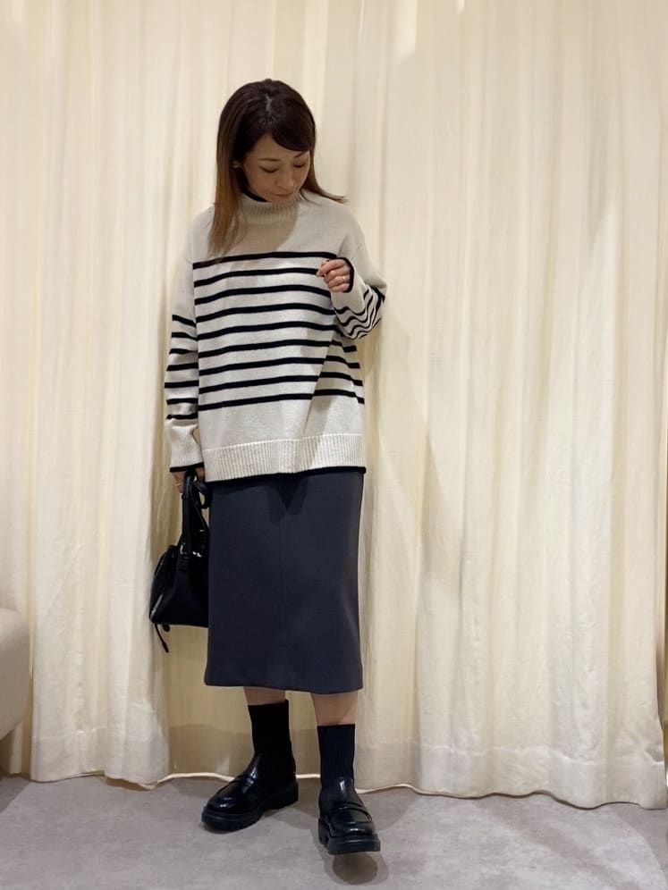 𝑹𝑶𝑴𝑰さんの「INDIVI｜」を使ったコーディネート