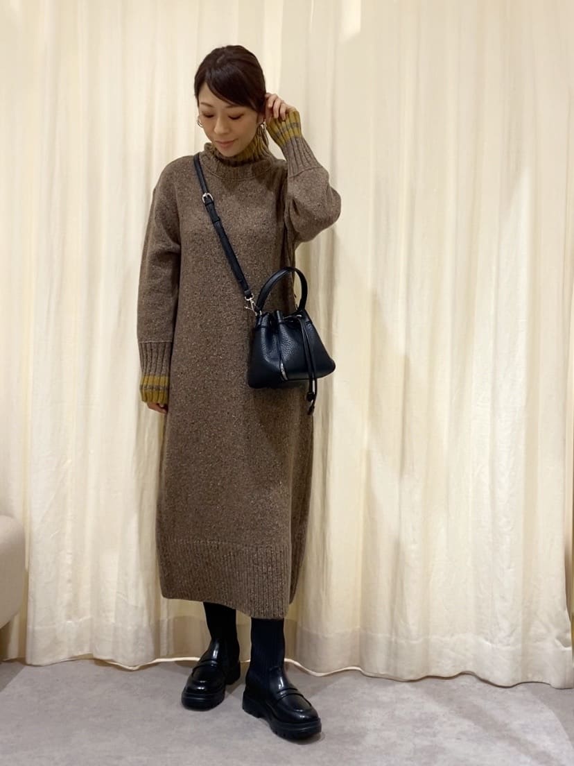 𝑹𝑶𝑴𝑰さんの「INDIVI｜」を使ったコーディネート