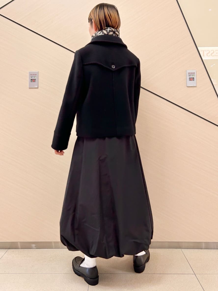 OCHIAIさんの「DRESSTERIOR｜オーバーラップサークル カシミヤ100%マフラー」を使ったコーディネート