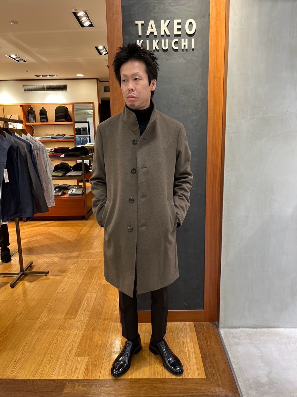 Yokochiさんの「TAKEO KIKUCHI｜【ウールカシミヤブレンド】ビーバー調 スタンドカラー コート」を使ったコーディネート