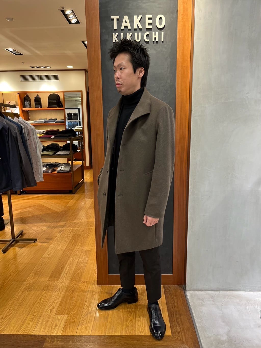 Yokochiさんの「TAKEO KIKUCHI｜【ウールカシミヤブレンド】ビーバー調 スタンドカラー コート」を使ったコーディネート