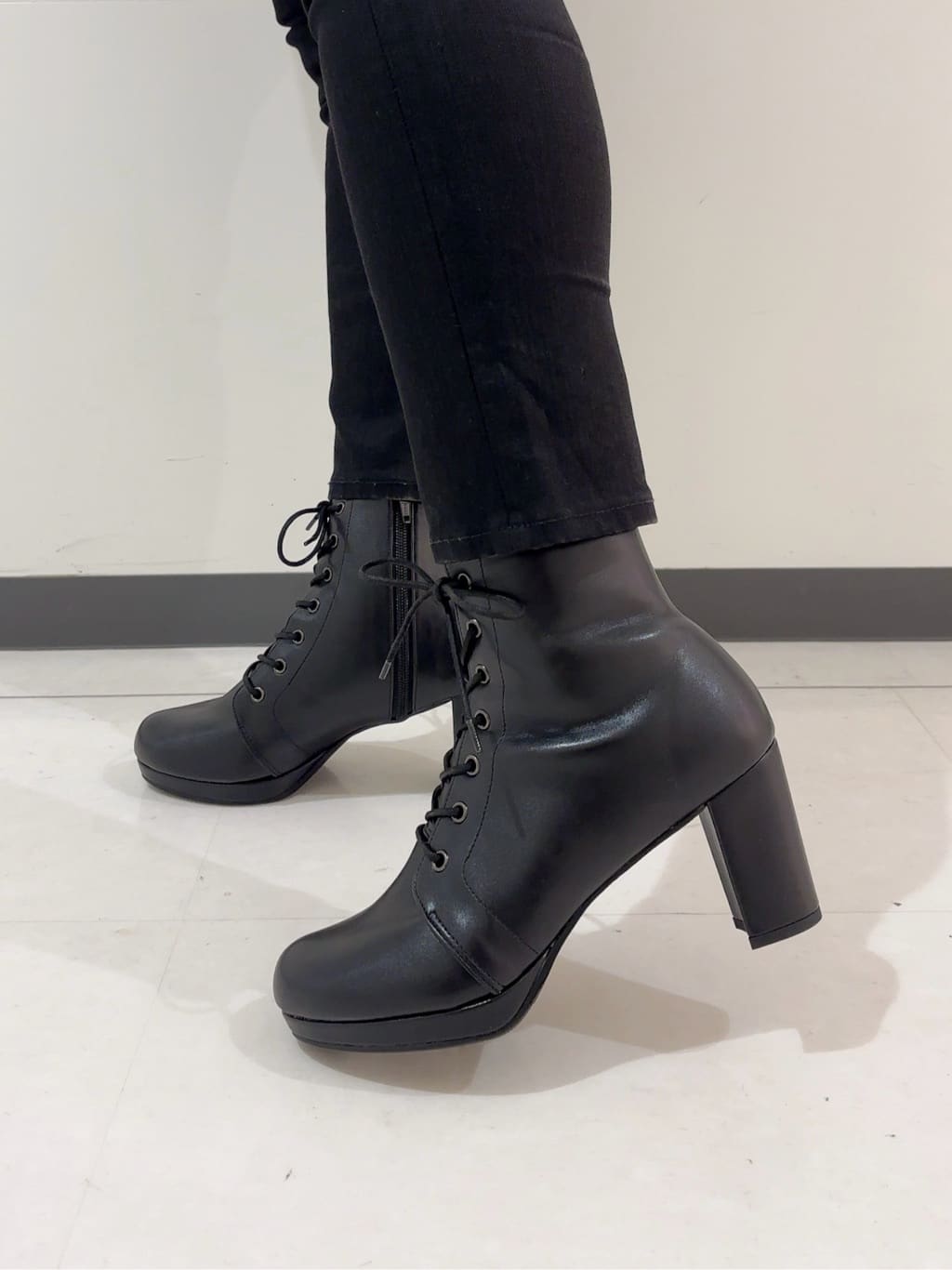 RINAさんの「ESPERANZA｜アーモンドトゥレースアップ厚底ショートブーツ」を使ったコーディネート