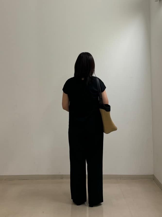 Akiさんの「INDIVI｜【褒められパンツ／洗える／ウエストゴム】ワイドタックパンツ」を使ったコーディネート