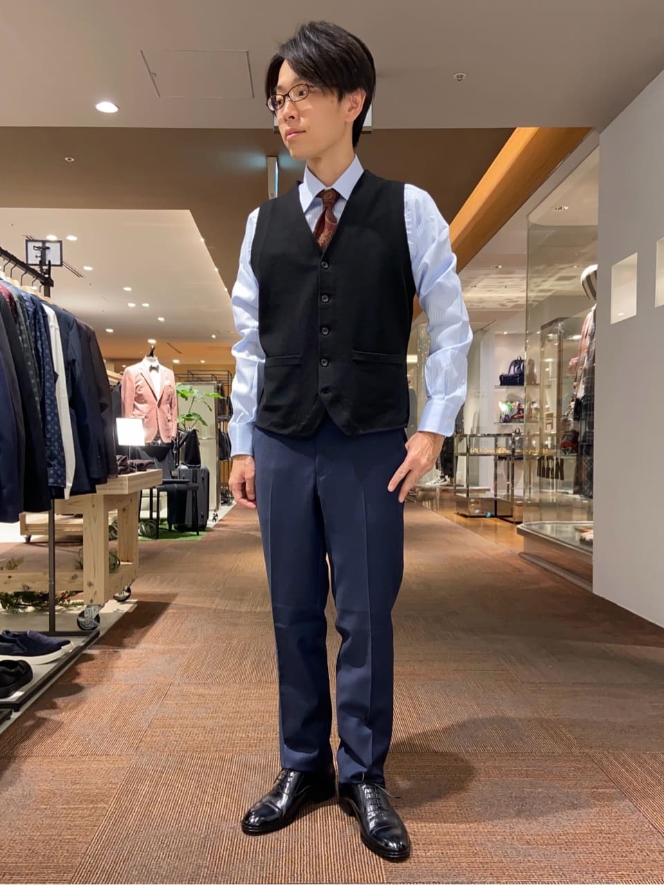 わいずみさんの「TAKEO KIKUCHI｜【Three by Three】シャイニーシャークピンヘッド スーツ/3ピース対応可」を使ったコーディネート