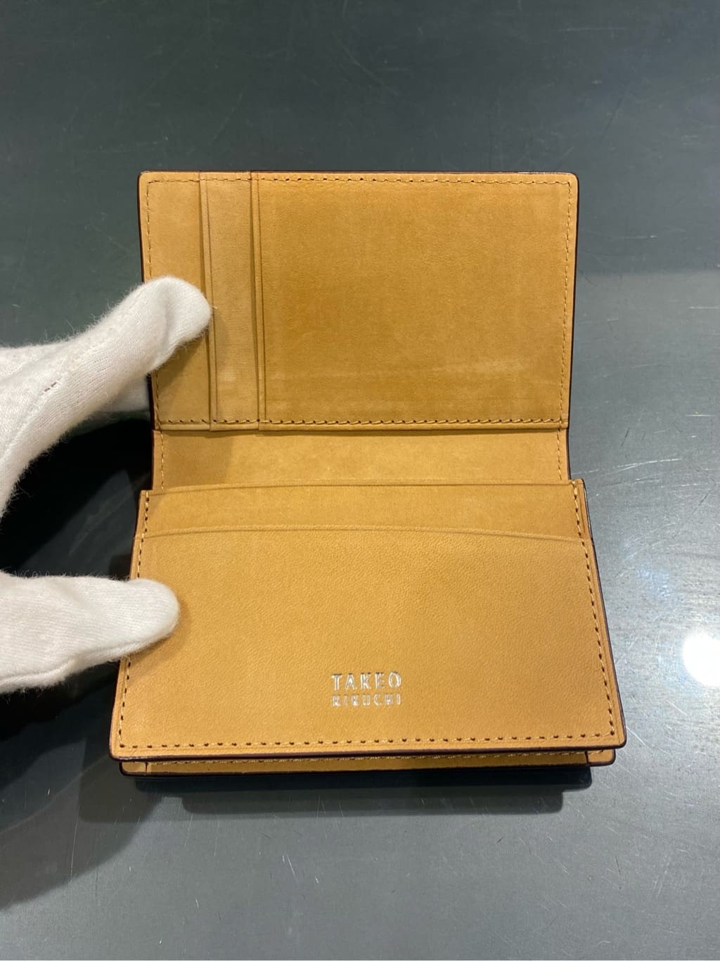 uedaさんの「TAKEO KIKUCHI｜【ソフト＆ナチュラル】ミニメッシュ レザー 名刺入れ」を使ったコーディネート