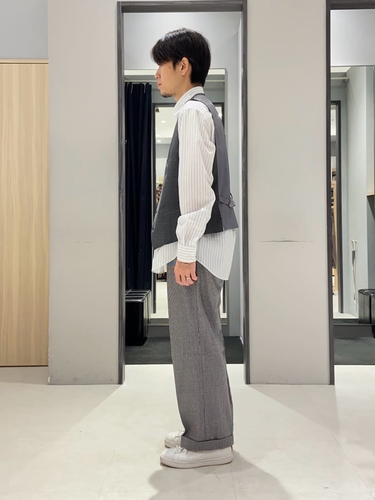 わいずみさんの「TAKEO KIKUCHI｜【Three by Three】シャイニーシャークピンヘッド ベスト / 3ピース対応」を使ったコーディネート