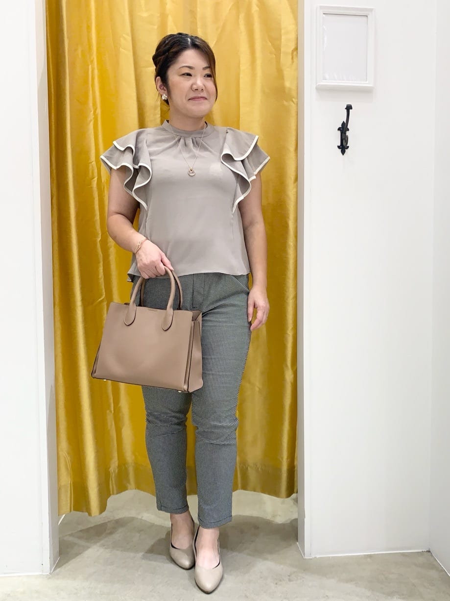 みいちゃんさんの「grove｜【ふわっと心地よい足入れ】やわここち(R)Vカットパンプス」を使ったコーディネート