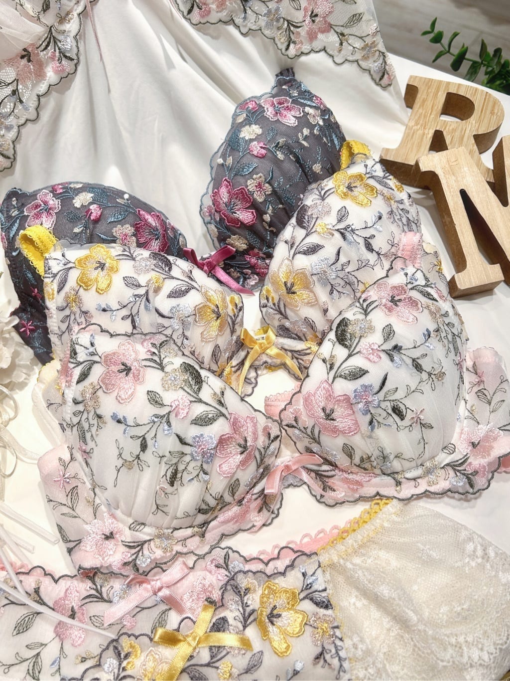 ichiさんの「Risa Magli｜シェンナ ブラジャー（E-F）＜リサマリ ミラクル谷間ブラ＞」を使ったコーディネート
