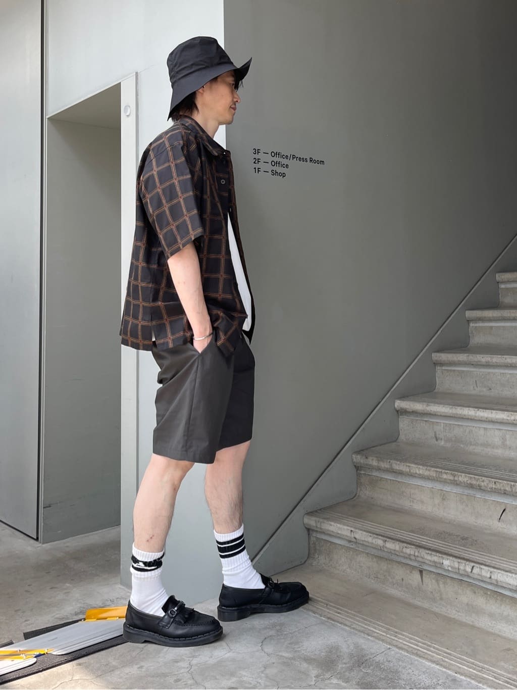 Shintaroさんの「TAKEO KIKUCHI｜【抗菌防臭／5サイズ展開】ハイゲージポンチ Tシャツ」を使ったコーディネート