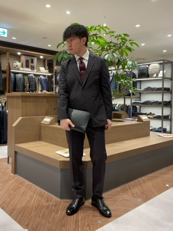 コウノ モトヤさんの「TAKEO KIKUCHI｜【Made in JAPAN】ブロード レギュラーカラー ドレスシャツ」を使ったコーディネート
