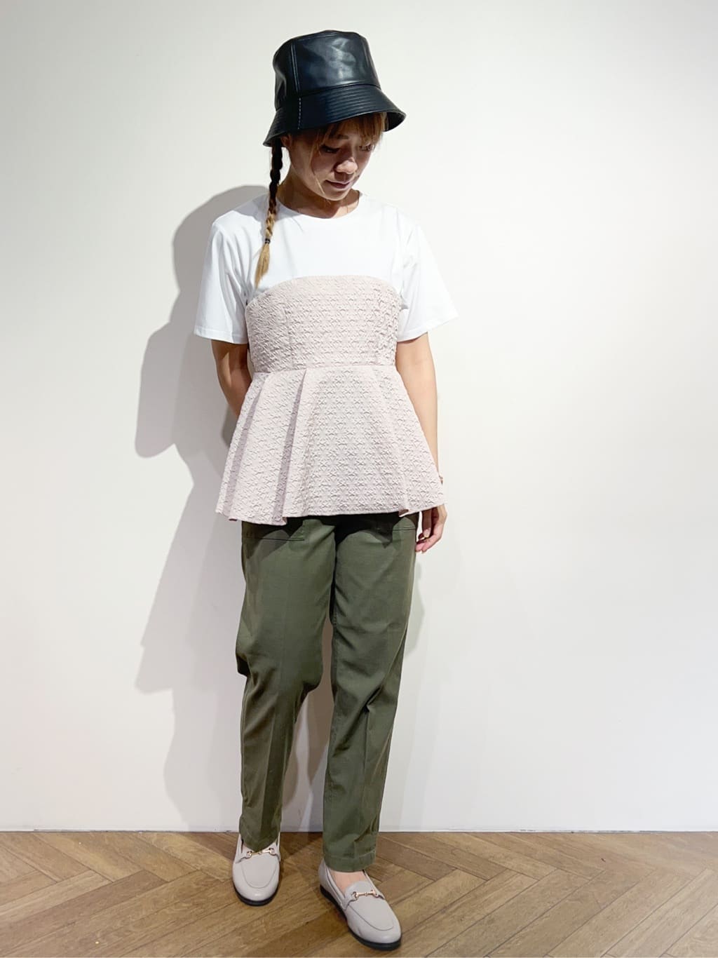 meeさんの「OPAQUE.CLIP｜ストレッチベイカーパンツ／オーガニックコットン混【洗濯機洗い可／ストレッチ】」を使ったコーディネート