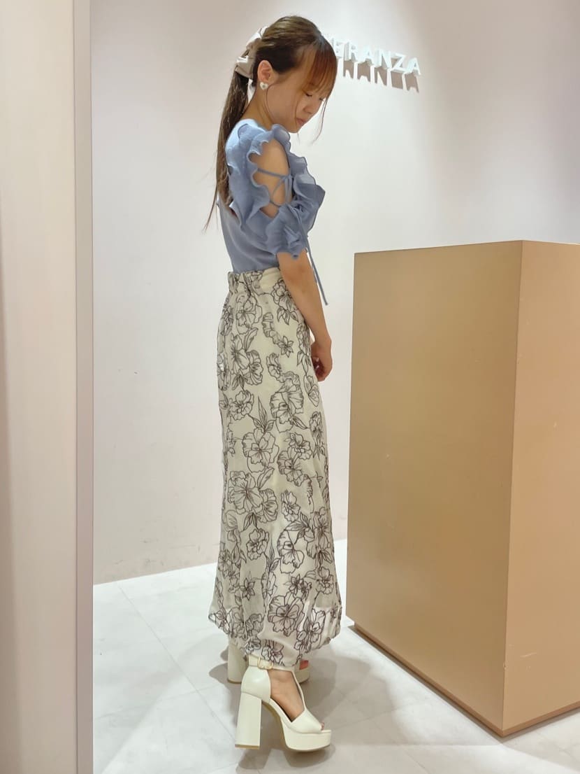 azusaさんの「ESPERANZA｜Tストラップスクエアサンダル 24SS」を使ったコーディネート