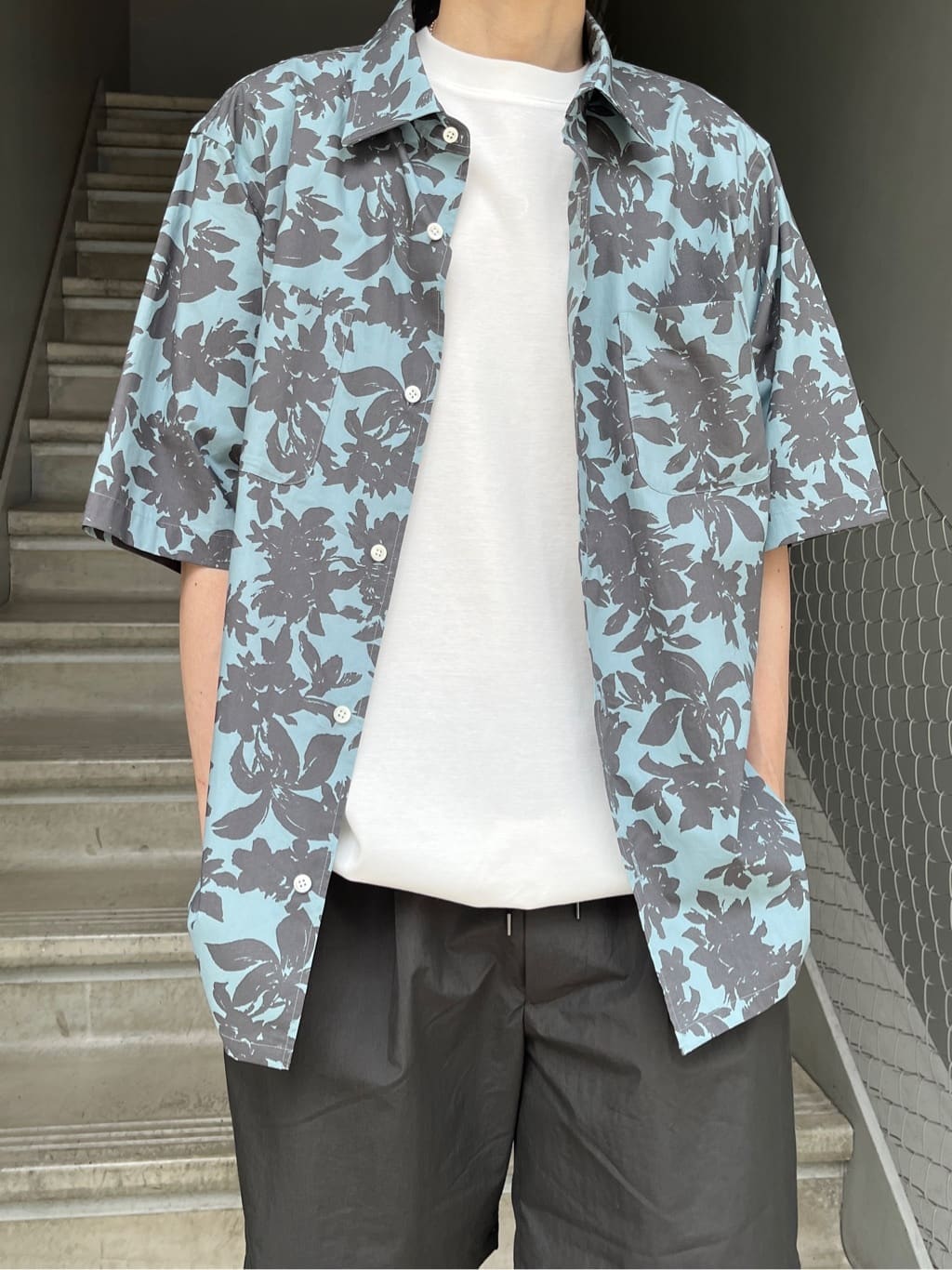 Shintaroさんの「TAKEO KIKUCHI｜【抗菌防臭／5サイズ展開】ハイゲージポンチ Tシャツ」を使ったコーディネート