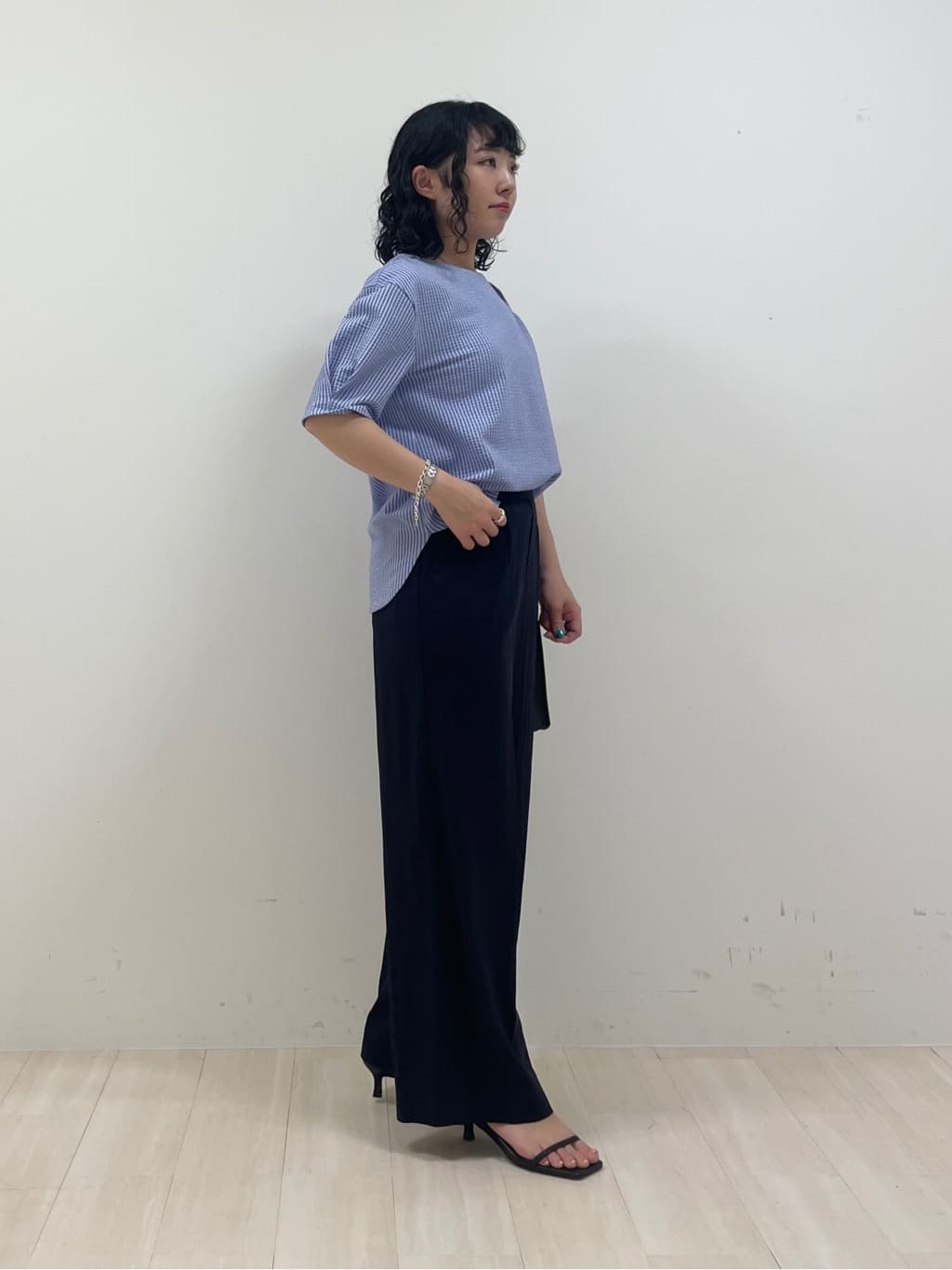 kanaさんの「INDIVI｜【褒められパンツ／洗える／ウエストゴム】ワイドタックパンツ」を使ったコーディネート