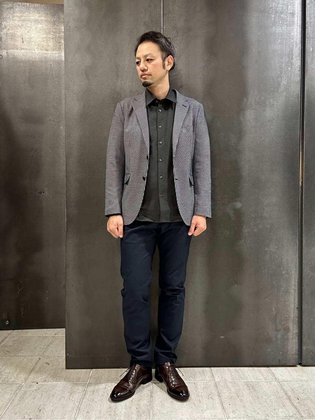 coheyさんの「TAKEO KIKUCHI｜【全7サイズ&times;8色展開！】トップマルチヘリンボン パンツ」を使ったコーディネート