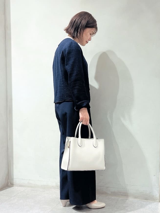 MIYUさんの「grove｜【ふわっと心地よい足入れ】やわここち(R)Vカットパンプス」を使ったコーディネート