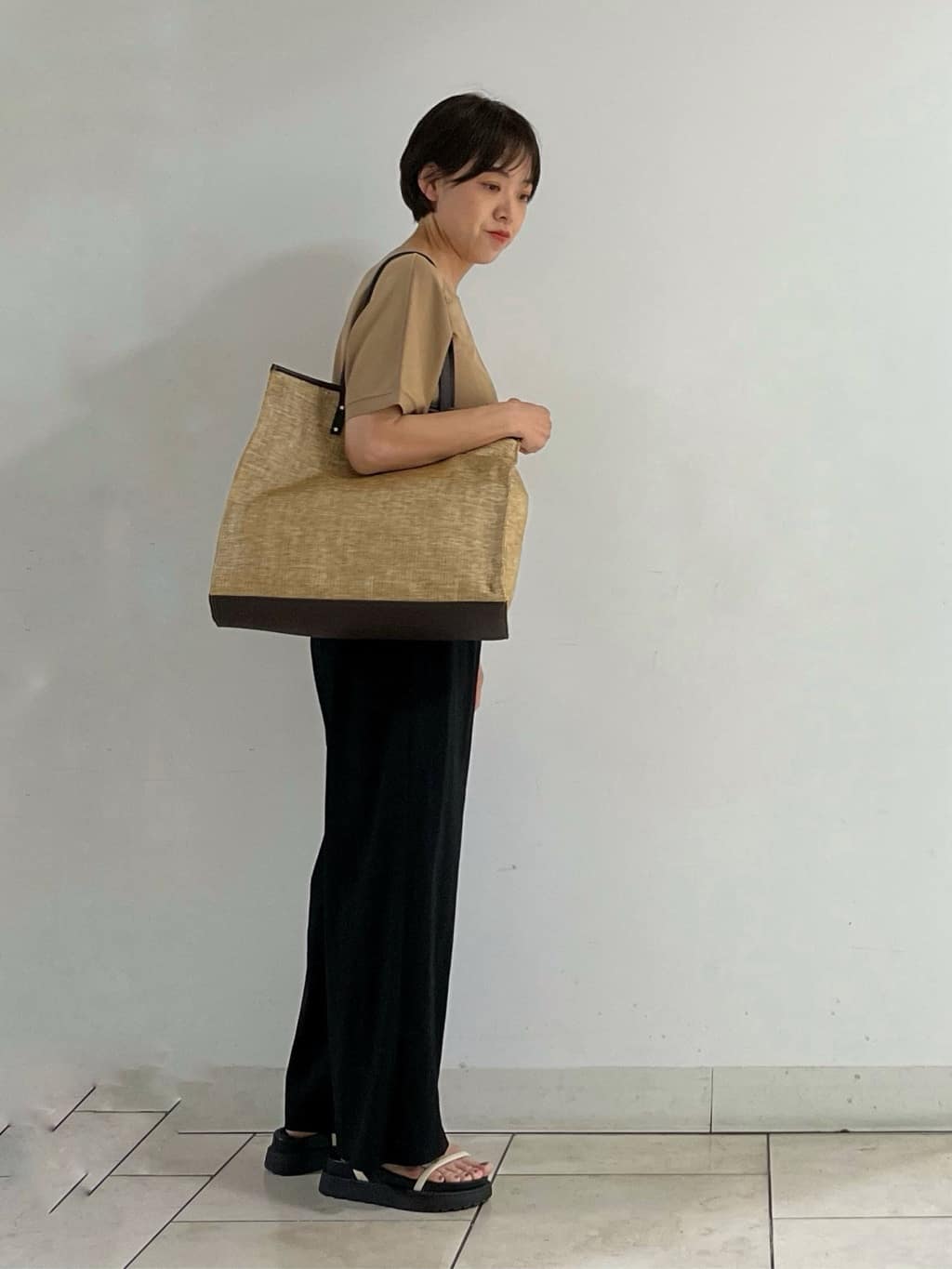 mihoさんの「INDIVI｜【褒められパンツ／洗える／ウエストゴム】ワイドタックパンツ」を使ったコーディネート