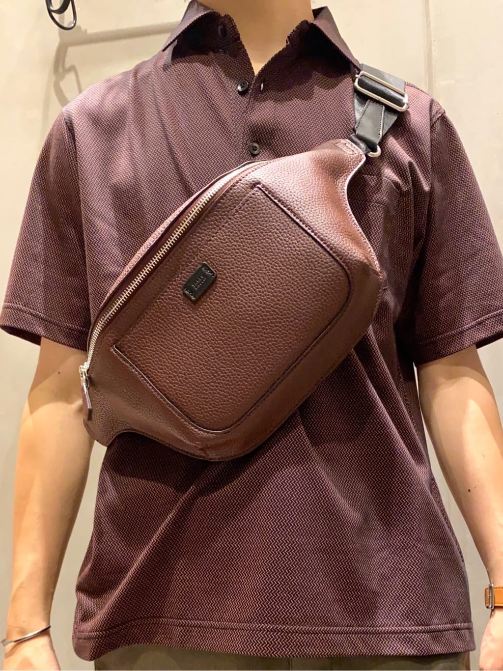 中嶋弘樹さんの「TAKEO KIKUCHI｜【全7サイズ&times;8色展開！】トップマルチヘリンボン パンツ」を使ったコーディネート