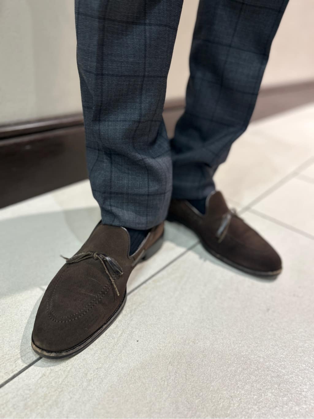 トモさんの「TAKEO KIKUCHI｜シャイニー ウインドウペン パンツ」を使ったコーディネート
