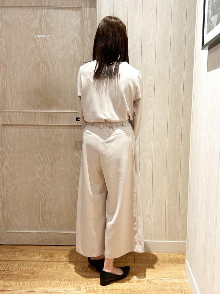 yukaさんの「SHOO･LA･RUE｜【通勤/デイリー/セットアップ可】マルチに使える カットジョーゼット ワイドパンツ」を使ったコーディネート