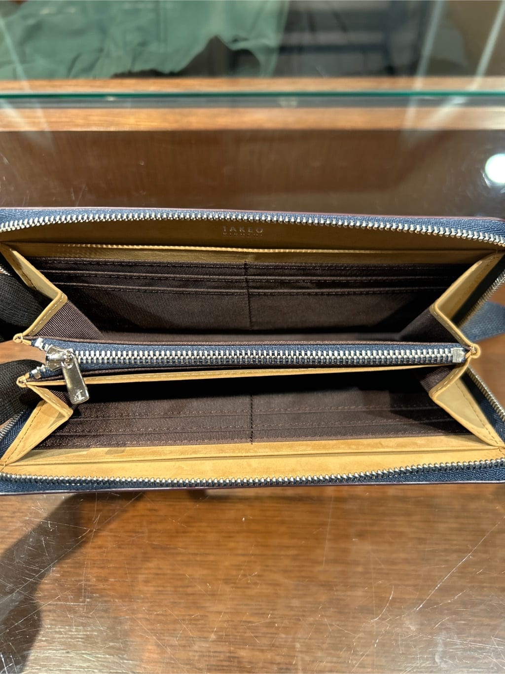 coheyさんの「TAKEO KIKUCHI｜【ソフト＆ナチュラル】ミニメッシュ レザー　ラウンドファスナー長財布」を使ったコーディネート